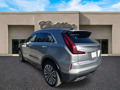 Used 2024 Cadillac XT4 Premium Luxury image 5