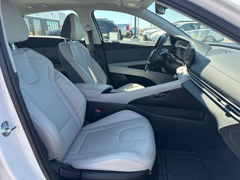 Used 2025 Hyundai Elantra Limited FWD image 10
