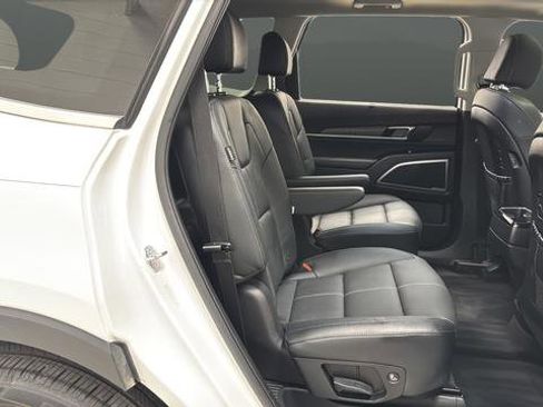 Used 2024 Kia Telluride EX w/ EX Captain's Chair Package AWD/4WD image 23