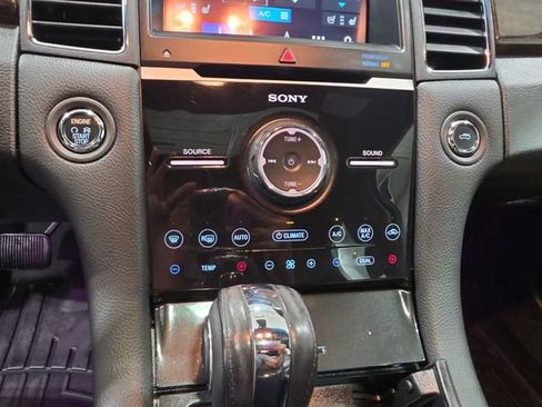 Used 2019 Ford Taurus Limited AWD/4WD image 16