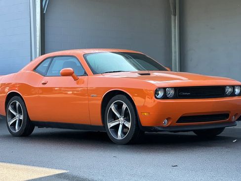 Used 2014 Dodge Challenger SXT image 10