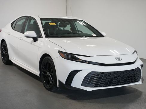 Certified 2025 Toyota Camry SE image 3