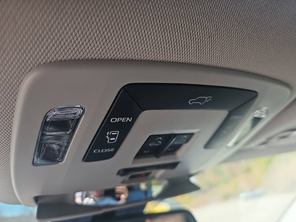 Used 2022 Toyota Sienna XLE AWD/4WD image 15
