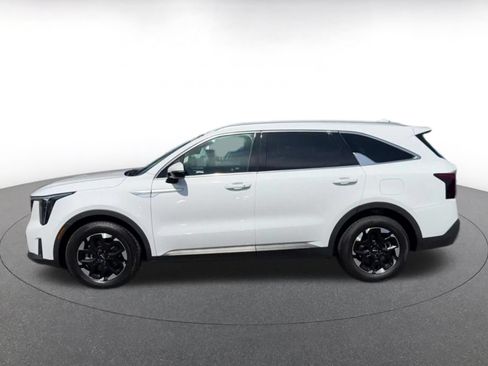 Used 2024 Kia Sorento S FWD image 7