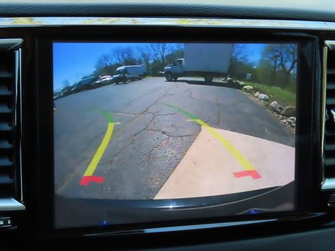 Used 2023 Chrysler Pacifica Touring-L FWD image 8