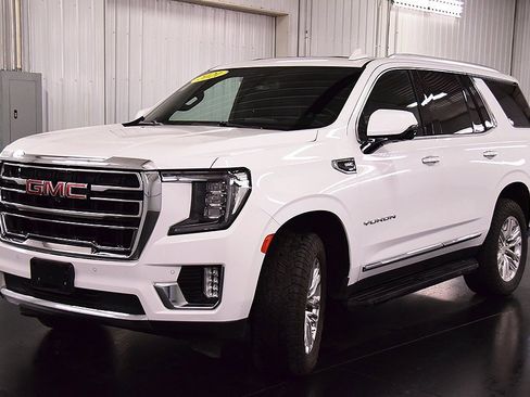 Used 2021 GMC Yukon SLT w/ SLT Premium Package image 3