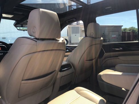Used 2021 Cadillac Escalade Premium Luxury AWD/4WD image 6
