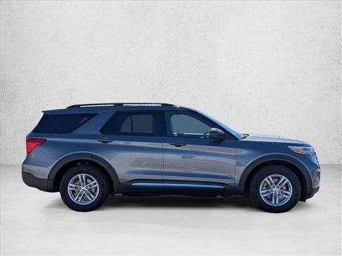 Used 2023 Ford Explorer XLT w/ Equipment Group 202A RWD image 4