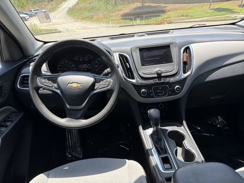 Used 2023 Chevrolet Equinox LS FWD image 22