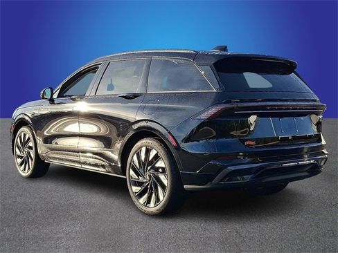 New 2026 Lincoln Nautilus Reserve image 4