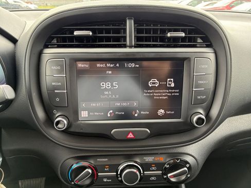 Used 2025 Kia Soul LX w/ LX Technology Package image 16
