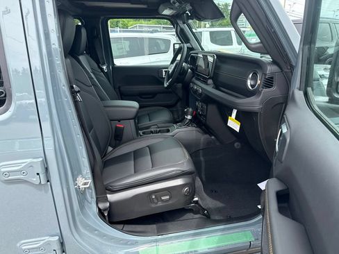 New 2026 Jeep Wrangler Unlimited Sahara AWD/4WD image 25