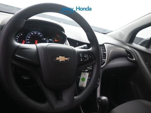 Used 2020 Chevrolet Trax LS image 10