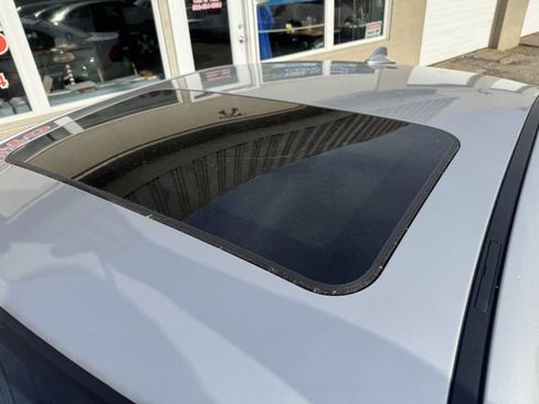 Used 2011 BMW 328i xDrive Sedan AWD/4WD image 21