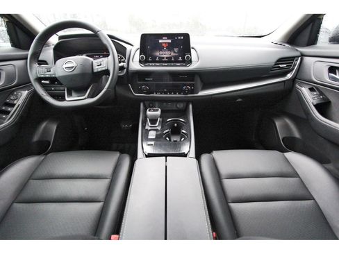 Used 2025 Nissan Rogue SV w/ SV Premium Package FWD image 10