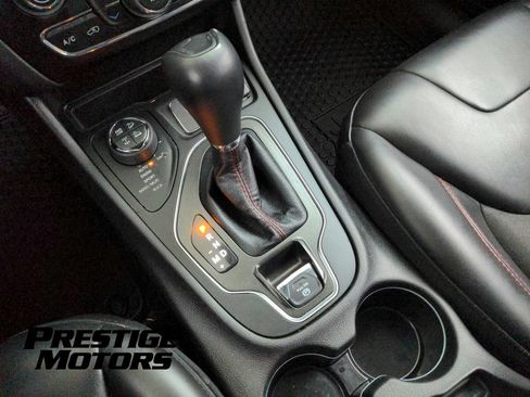 Used 2019 Jeep Cherokee Trailhawk w/ Cold Weather Group AWD/4WD image 22