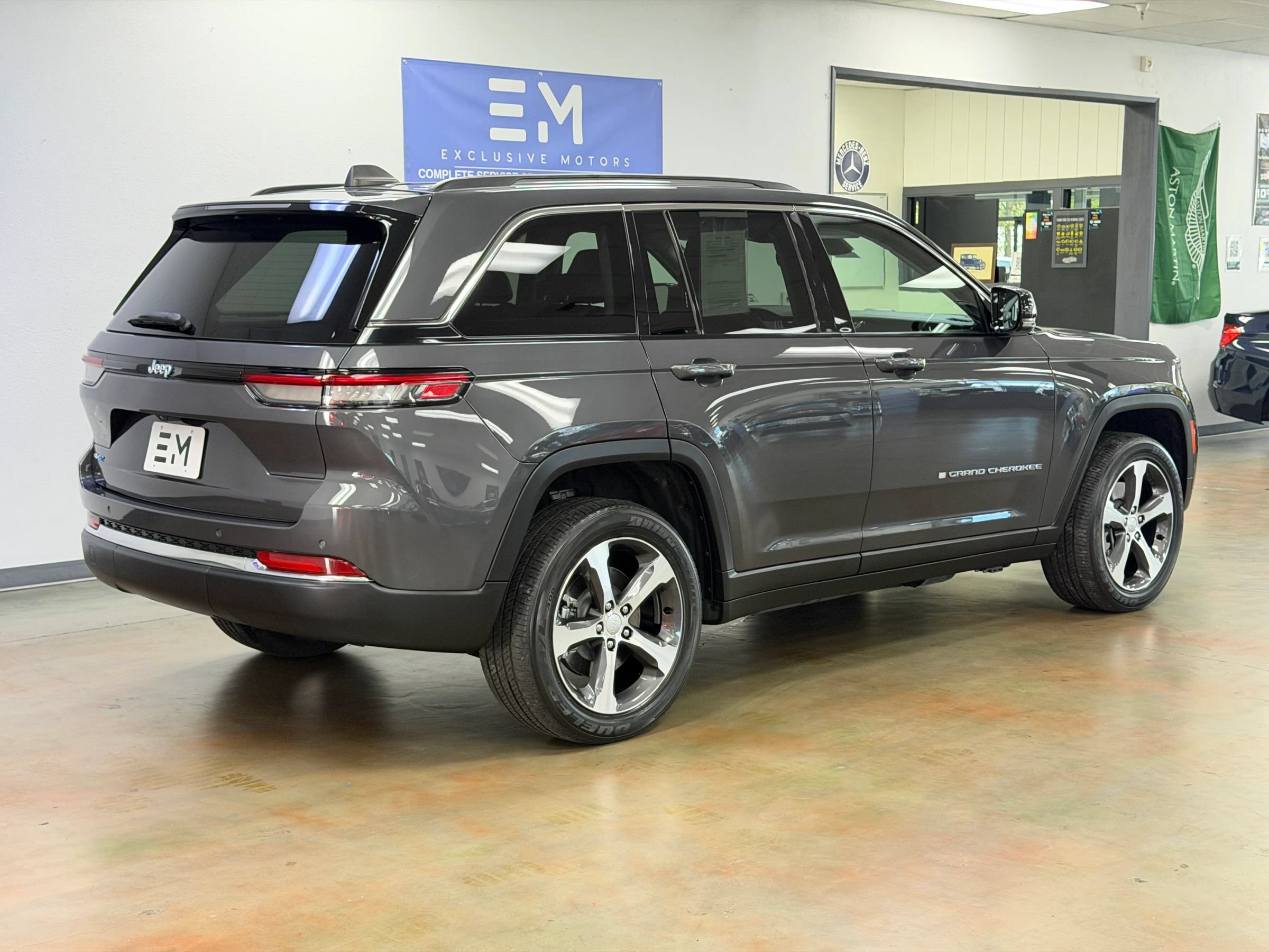 Used 2023 Jeep Grand Cherokee 4WD 4xe image 5