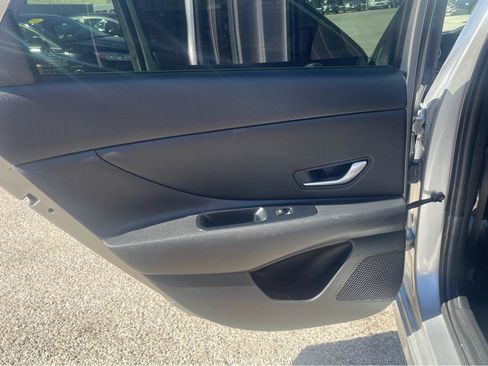 Used 2021 Hyundai Elantra SEL w/ Convenience + Premium Package FWD image 13