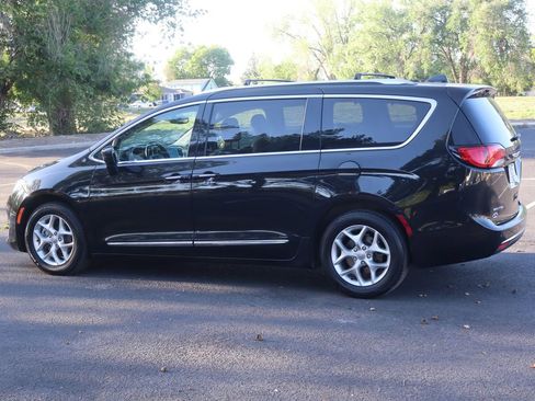 Used 2019 Chrysler Pacifica Touring-L Plus w/ Tire & Wheel Group FWD image 8