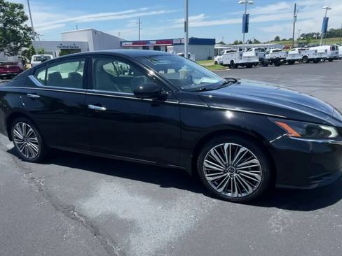 Used 2023 Nissan Altima 2.5 SL AWD/4WD image 2