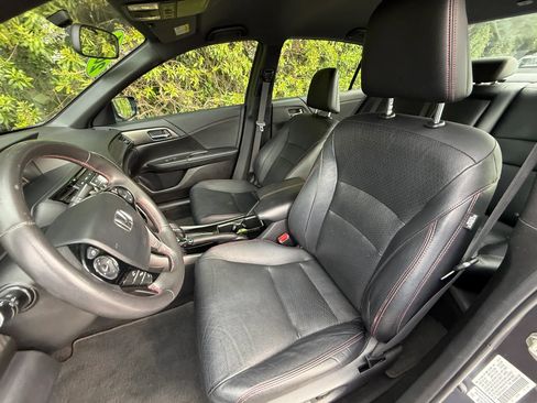 Used 2017 Honda Accord Sport Special Edition image 40