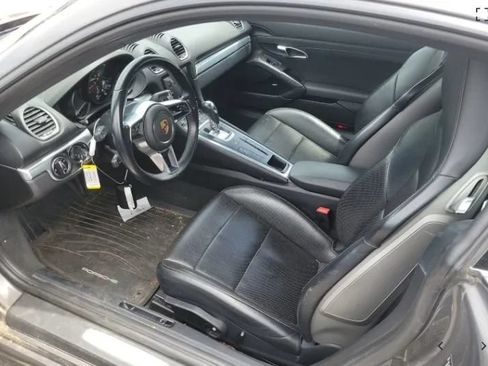 Used 2021 Porsche 718 Cayman RWD image 3