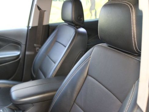 Used 2024 GMC Terrain SLT AWD/4WD image 20
