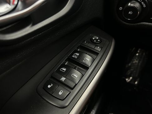 Used 2019 Jeep Cherokee Limited AWD/4WD image 26