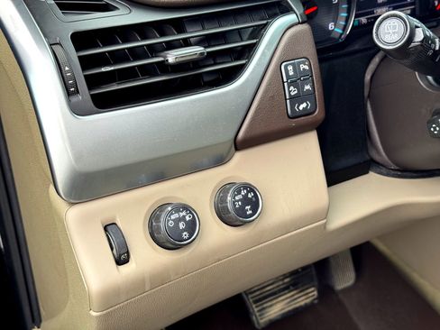 Used 2016 Chevrolet Suburban LT image 15