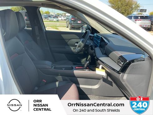 New 2026 Nissan Kicks SR w/ SR Premium Package FWD image 11