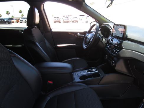 Used 2025 Ford Escape ST-Line FWD image 8
