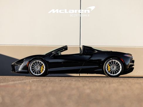 Used 2025 McLaren Artura Spider image 6