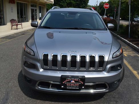 Used 2018 Jeep Cherokee Limited AWD/4WD image 9