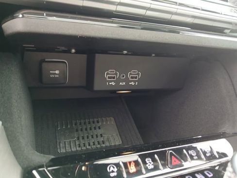 New 2026 Jeep Grand Wagoneer Limited AWD/4WD image 38