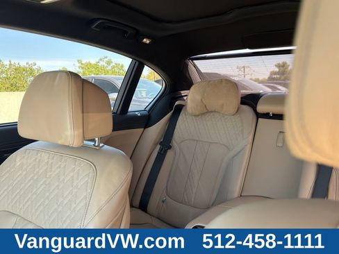 Used 2022 BMW 750i xDrive w/ Executive Package AWD/4WD image 16