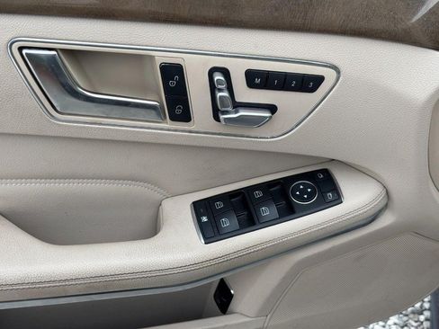 Used 2014 Mercedes-Benz E 350 4MATIC Sedan image 19