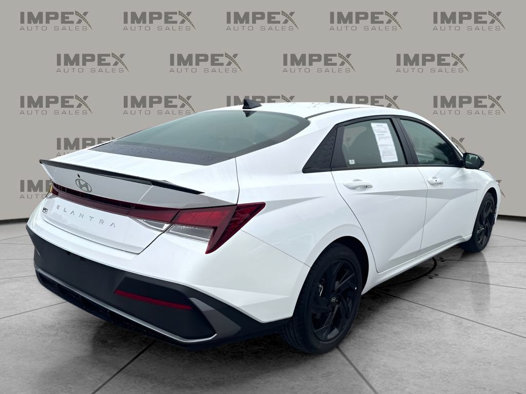 Used 2026 Hyundai Elantra Sport FWD image 5
