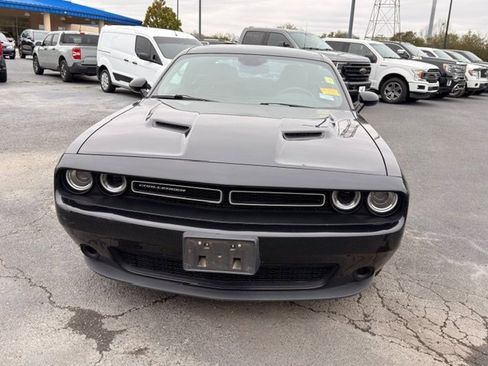 Used 2019 Dodge Challenger SXT image 14