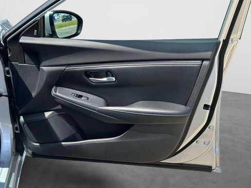 Used 2021 Nissan Sentra SV FWD image 9