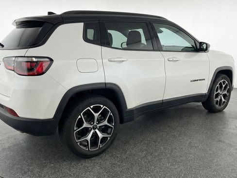 Used 2025 Jeep Compass Limited image 9