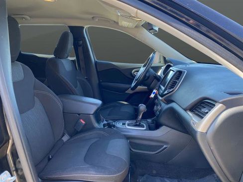 Used 2017 Jeep Cherokee Latitude w/ Cold Weather Group image 26