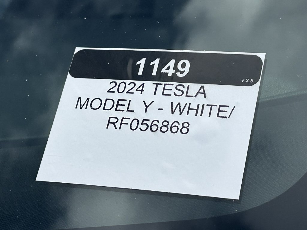 Used 2024 Tesla Model Y Long Range AWD/4WD image 31