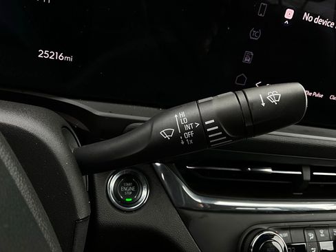 Used 2025 Buick Envista Preferred image 35