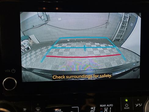 Used 2024 Toyota Highlander XLE image 28