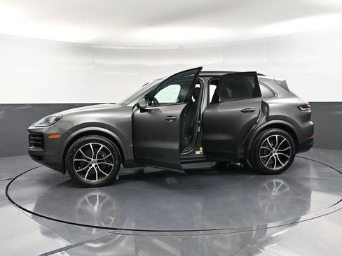 New 2026 Porsche Cayenne Base image 36