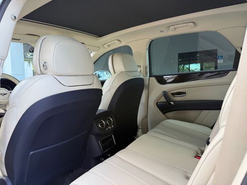 Used 2020 Bentley Bentayga image 33