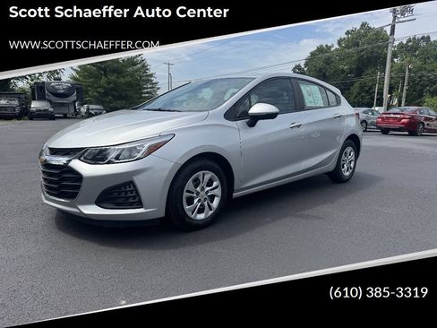 Used 2019 Chevrolet Cruze LS FWD image 1