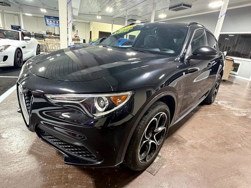 Used 2022 Alfa Romeo Stelvio Ti image 3