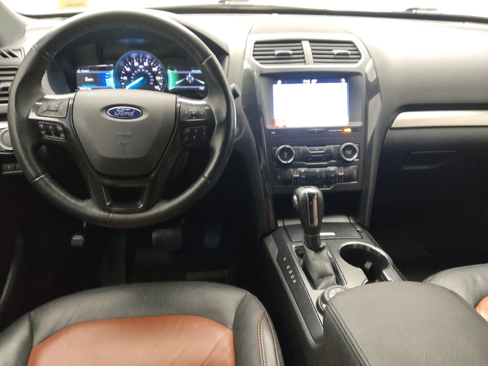 Used 2019 Ford Explorer XLT w/ Equipment Group 202A AWD/4WD image 22