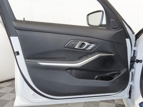Used 2025 BMW 330i xDrive Sedan w/ Premium Package AWD/4WD image 10